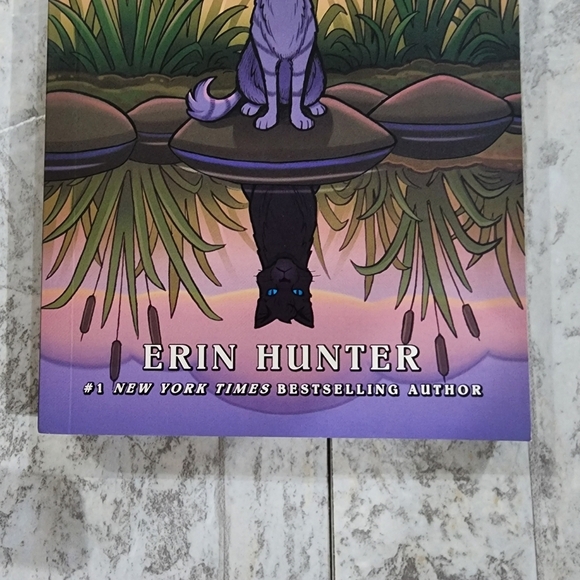 Warriors Graphic Novel: A Shadow in RiverClan - Picture 3 of 12